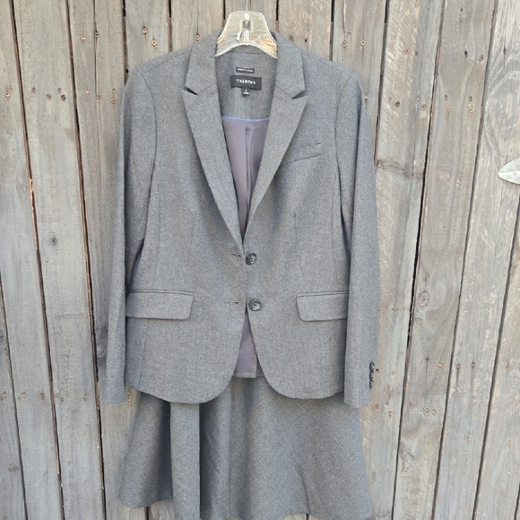 Talbots women  blend 2- piece suits Classic Gray skirt  A-line - Picture 13 of 14